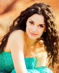 Miriam Khalil short